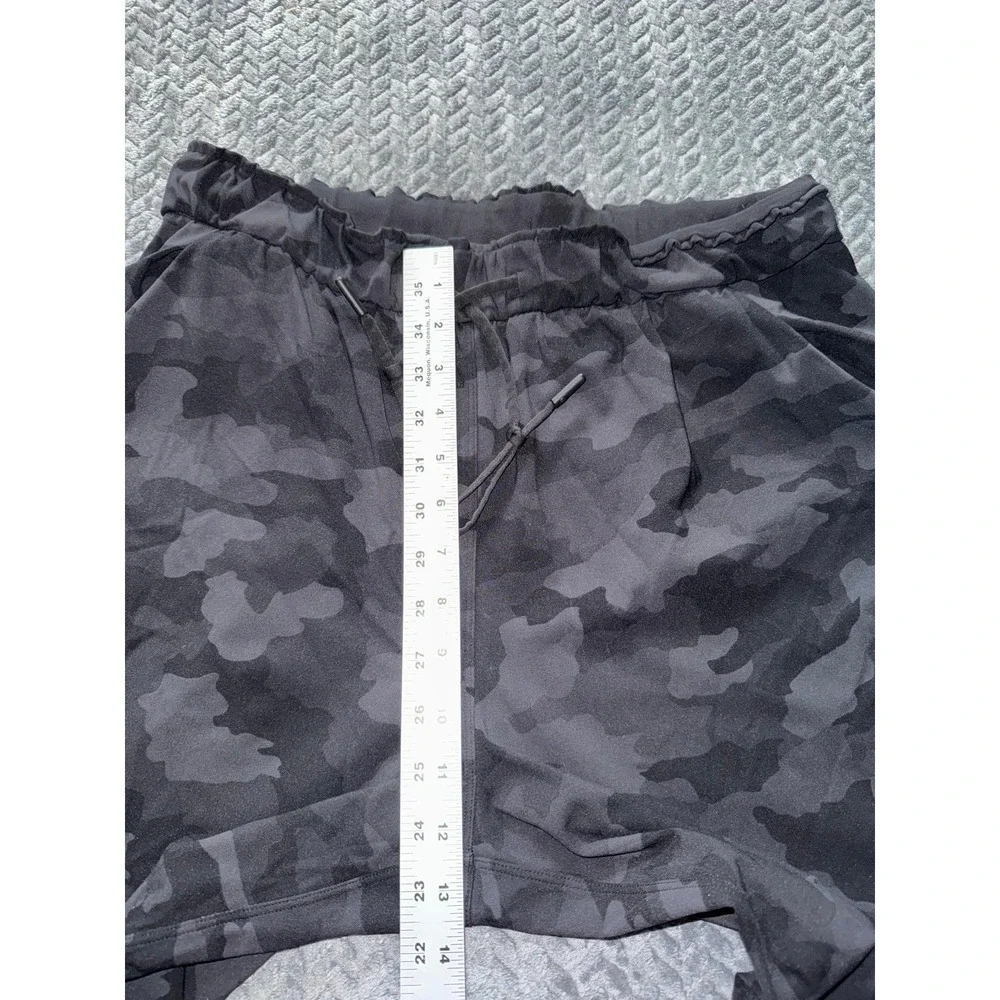 Lululemon‎ Women's Stretch HR Jogger Color Black Camouflage Size 10